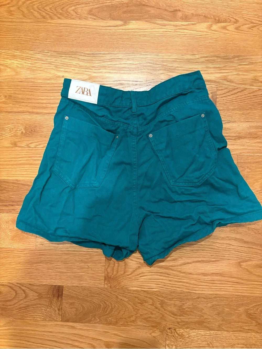 CLOSET CLEANOUT! Zara mom short - green